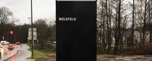 Pylon für die Triumph Filiale in Bielefeld
