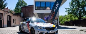 Der fertige BMW vor dem easymedia Gebäude